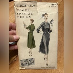 1954 Vogue Special Design Pattern with collectors label Size 12.